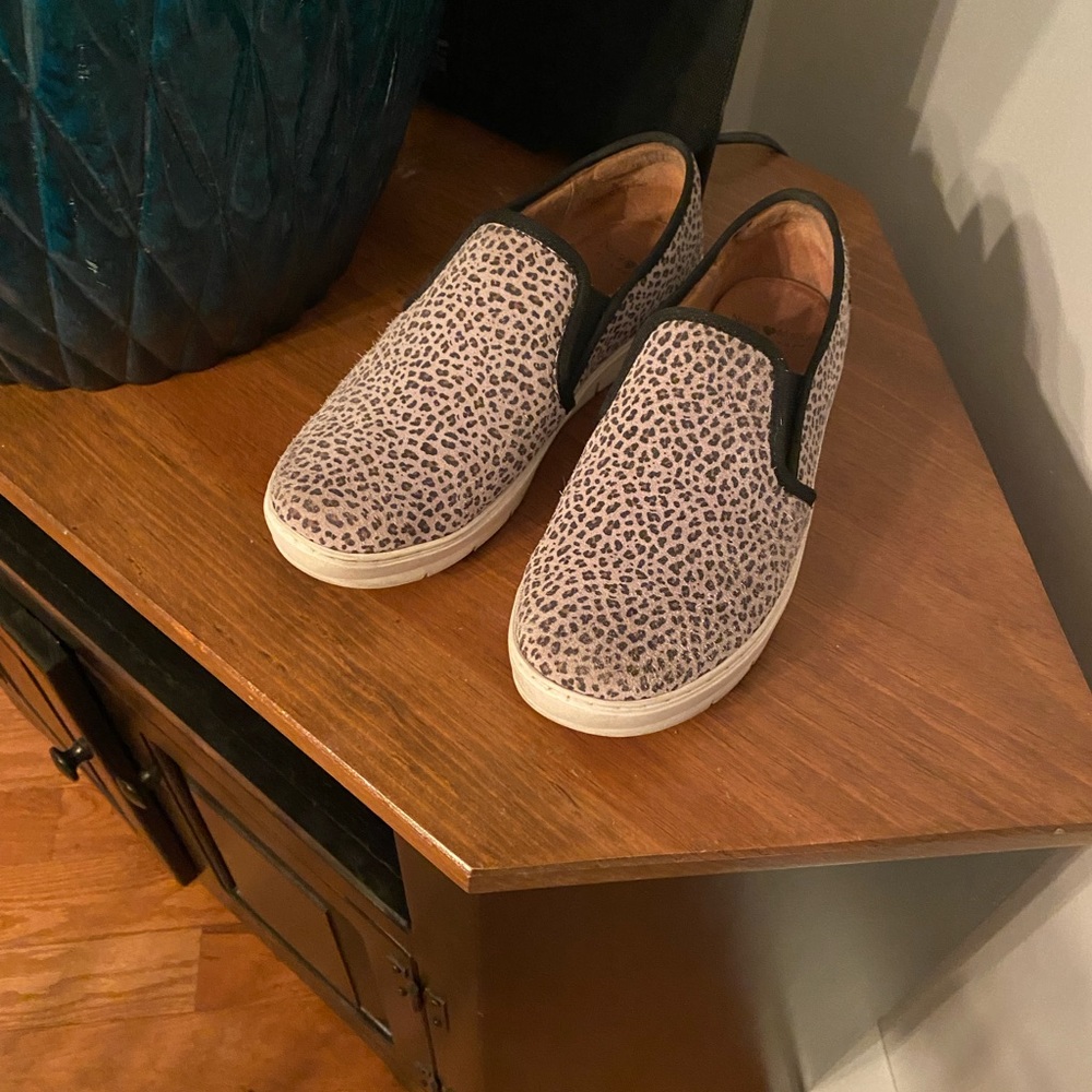 NurseMates Leopard Leather/Suede slide ons.  Good quality.  Super Cute!!